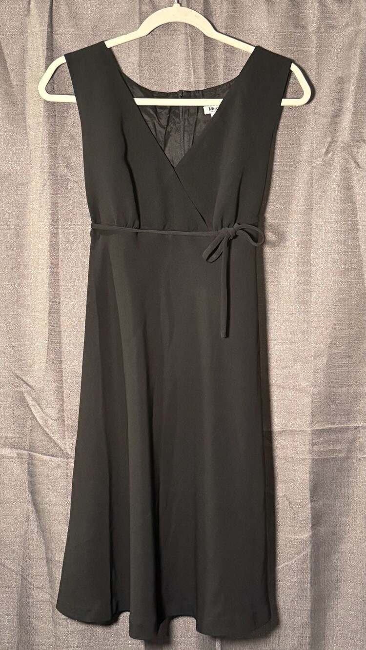 Mimi Maternity Black V-Neck Sleeveless Midi Wrap Dress Size M